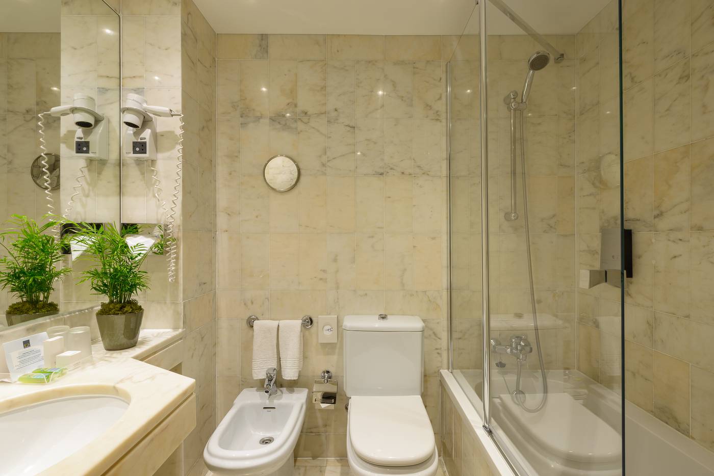 Dom-Carlos-Park-Room-28