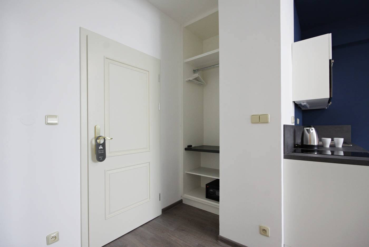 Alveo-Suites-Room-12