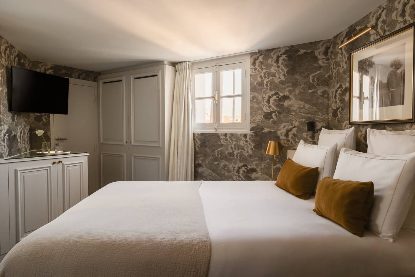 Hotel-Bourgogne---Montana-Room-20