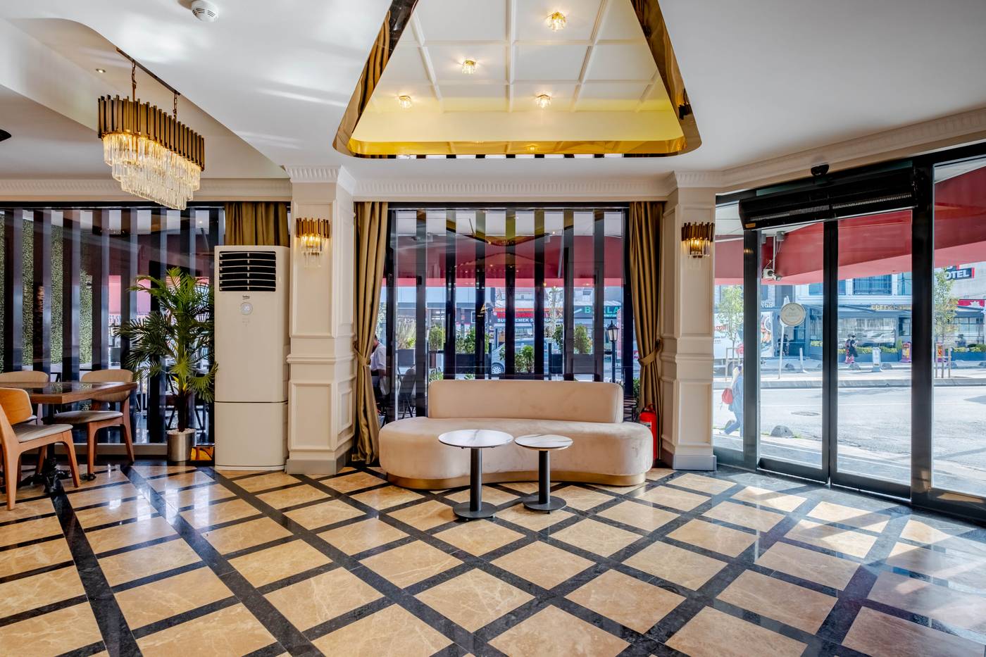 Frt-Airlines-Otel-Lobby-11