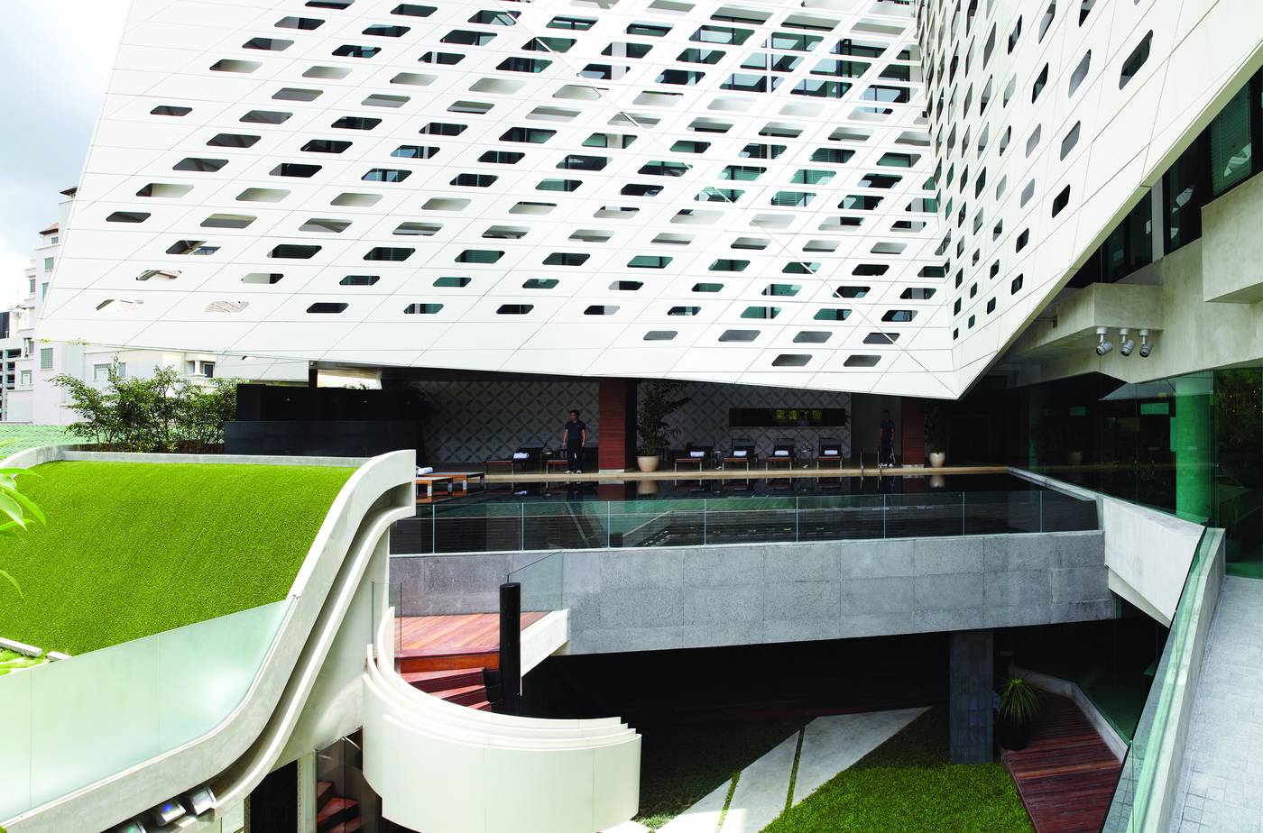 Lit-Bangkok-Hotel-Pool-66