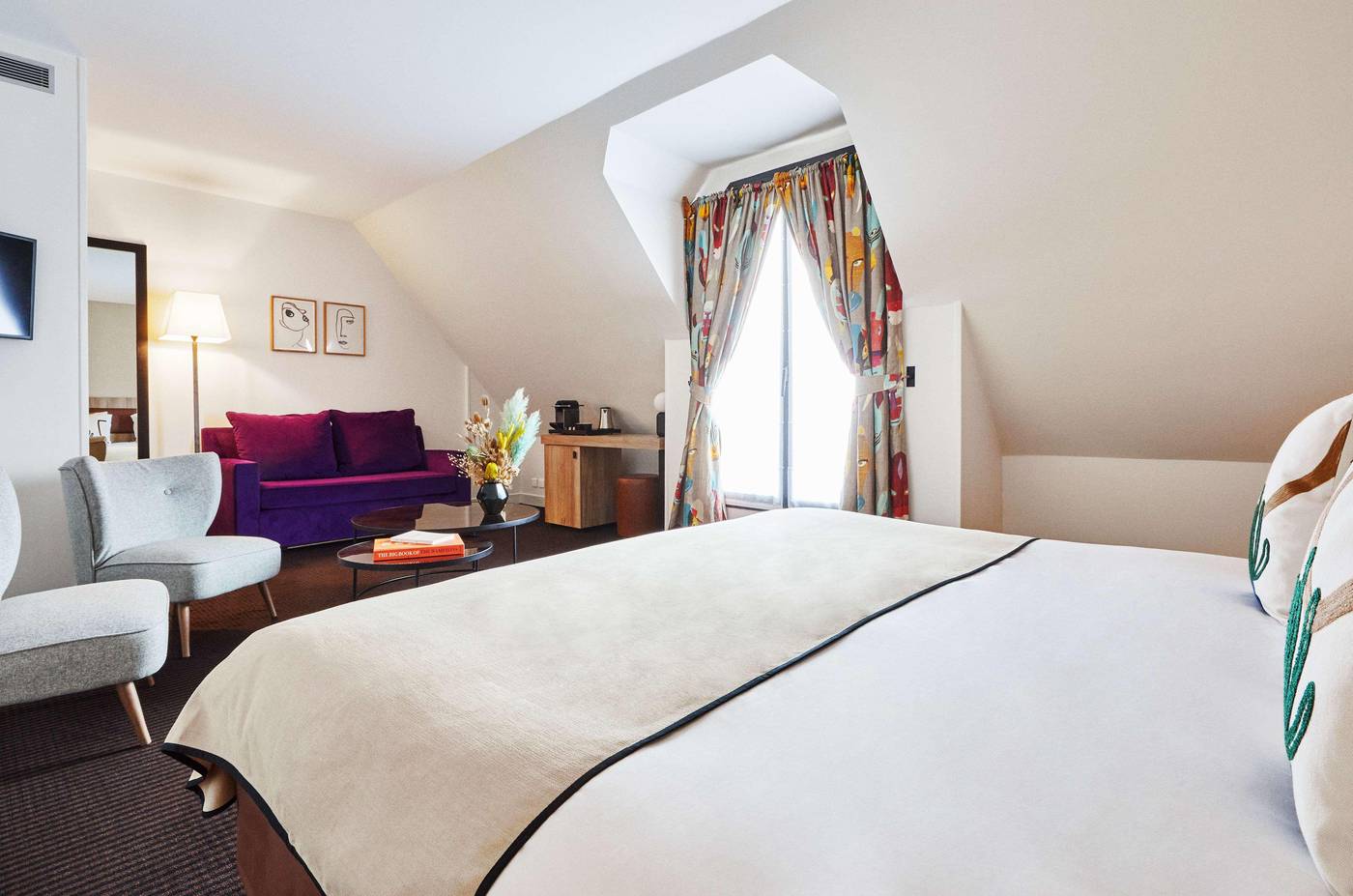 Plaza-Tour-Eiffel-Room-18