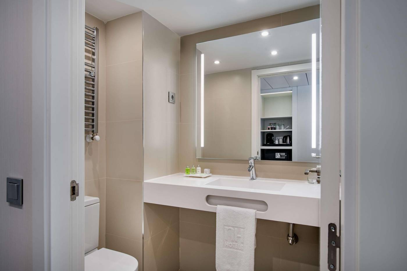 NH-Paseo-de-la-Habana-Room-40