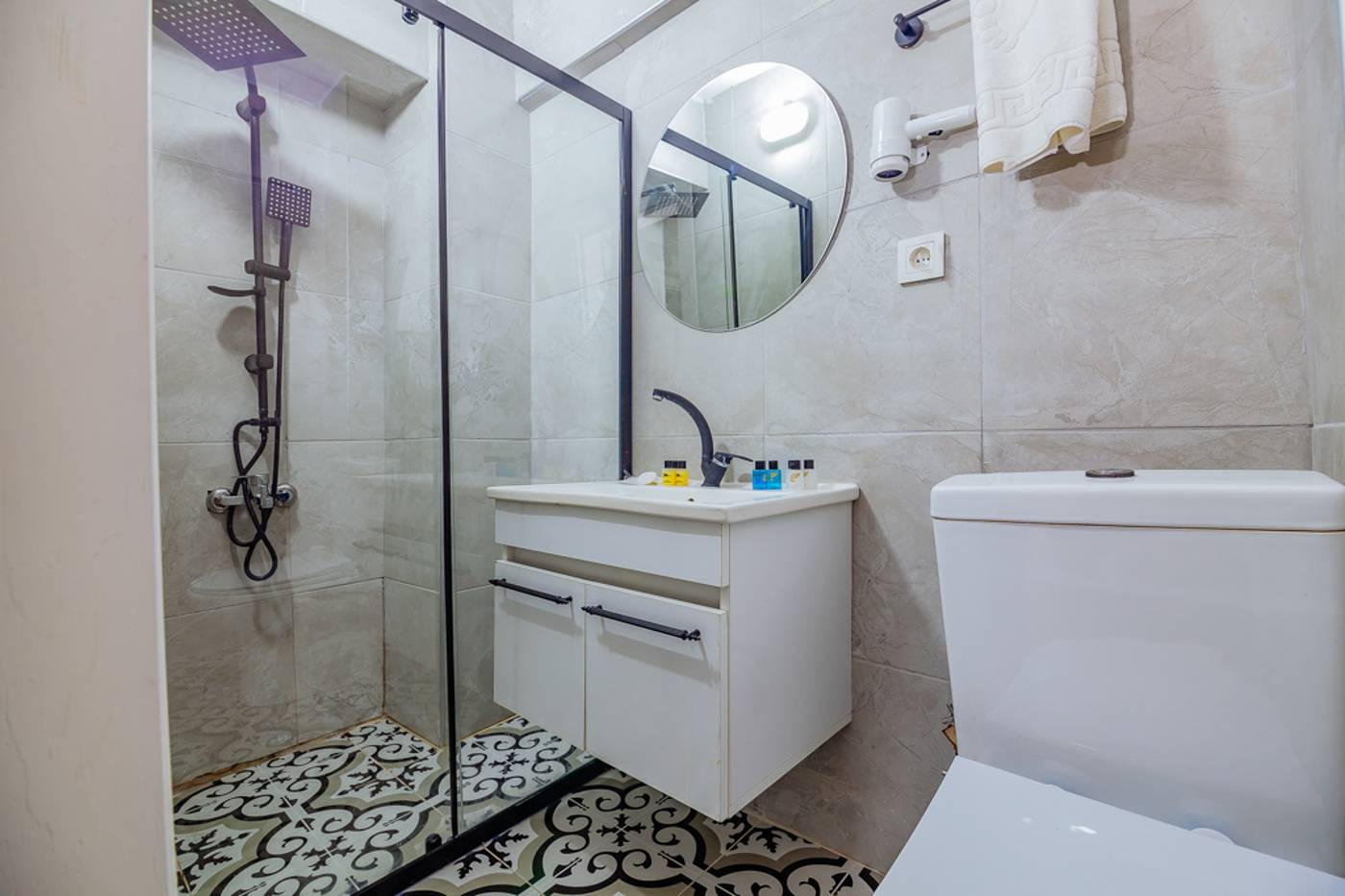 Ali-Khan-Hotel-Room-32