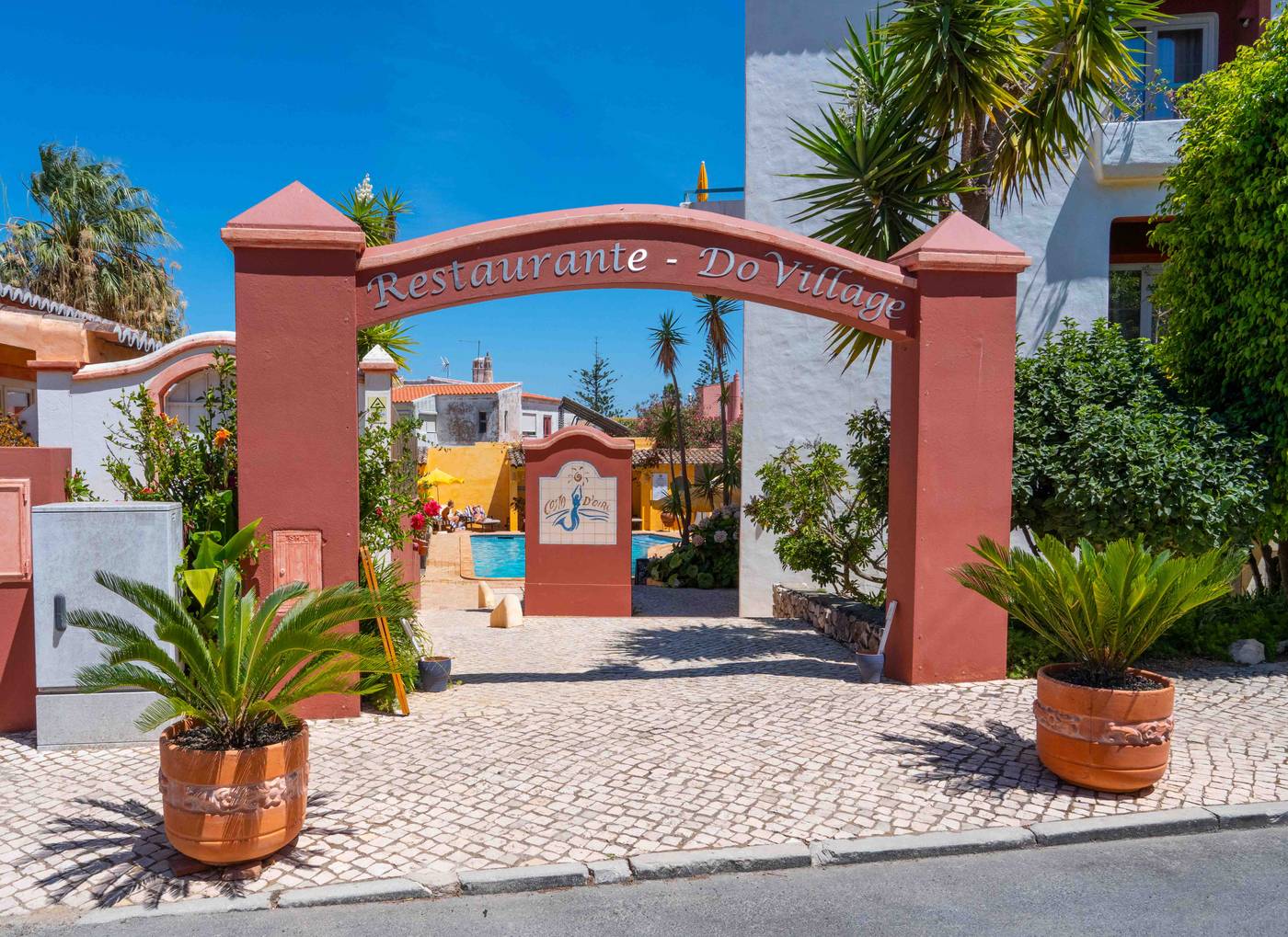 Costa-d-Oiro-Ambiance-Village-Restaurant-17