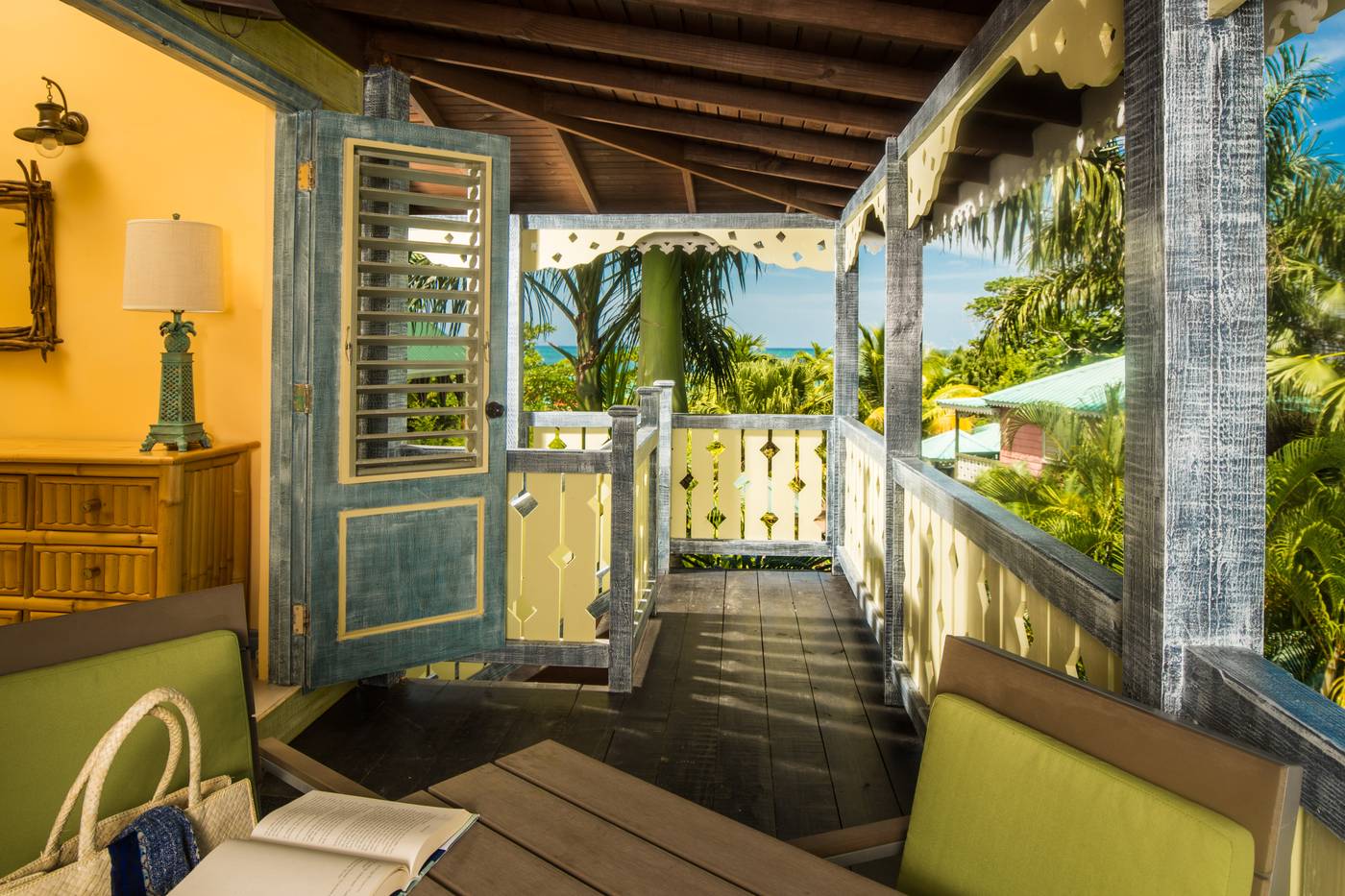 Country-Country-Hotel-Room-8