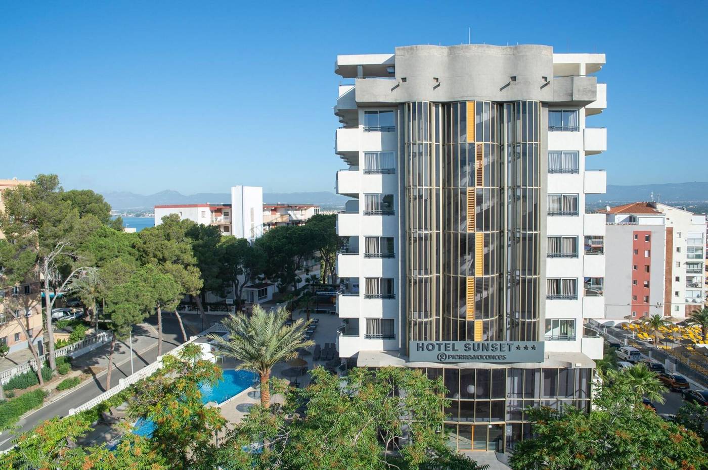 Ohtels-Playa-de-Oro-Pool-5