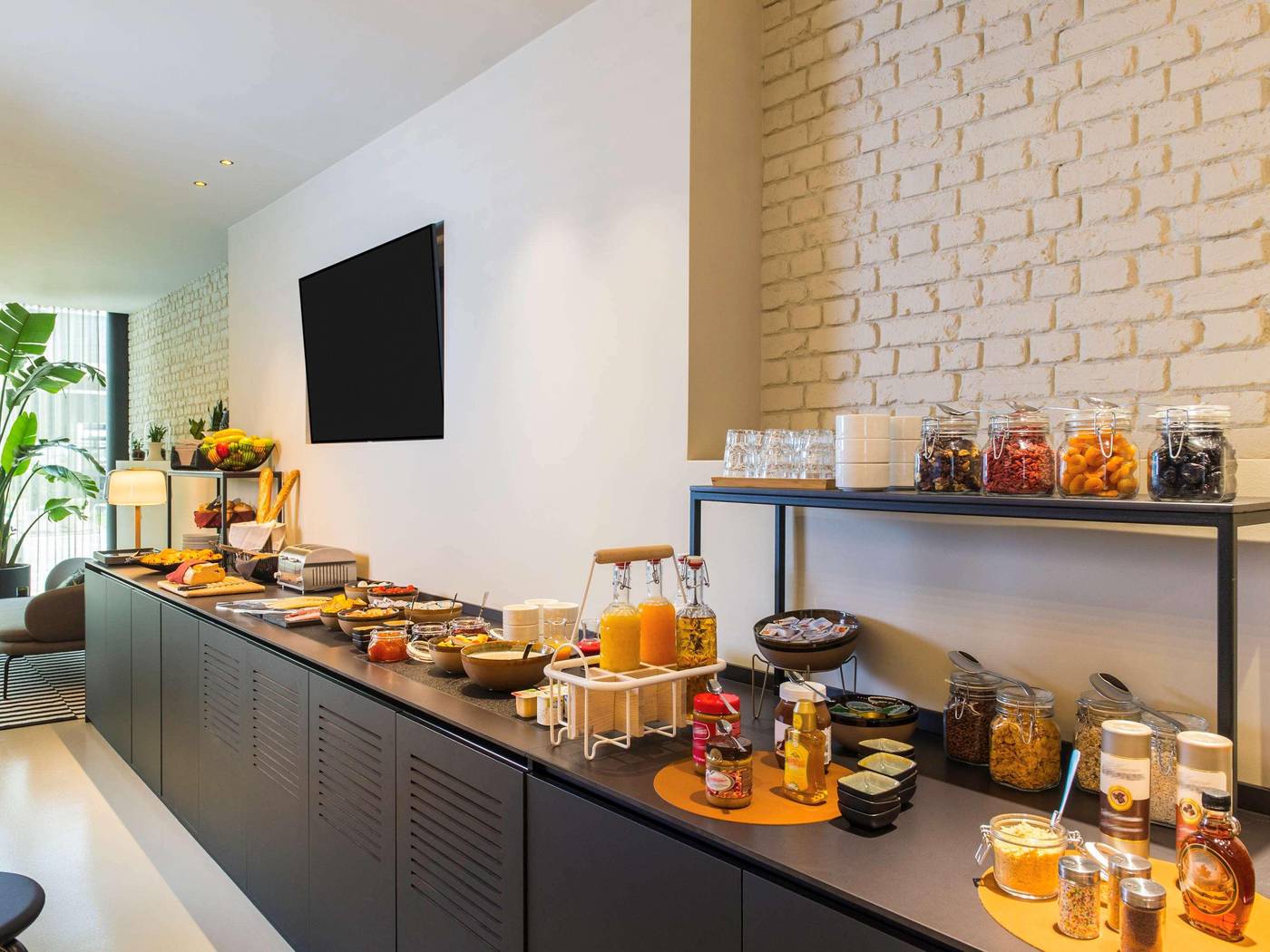 Ibis-Brussels-Centre-Chatelain-Restaurant-11