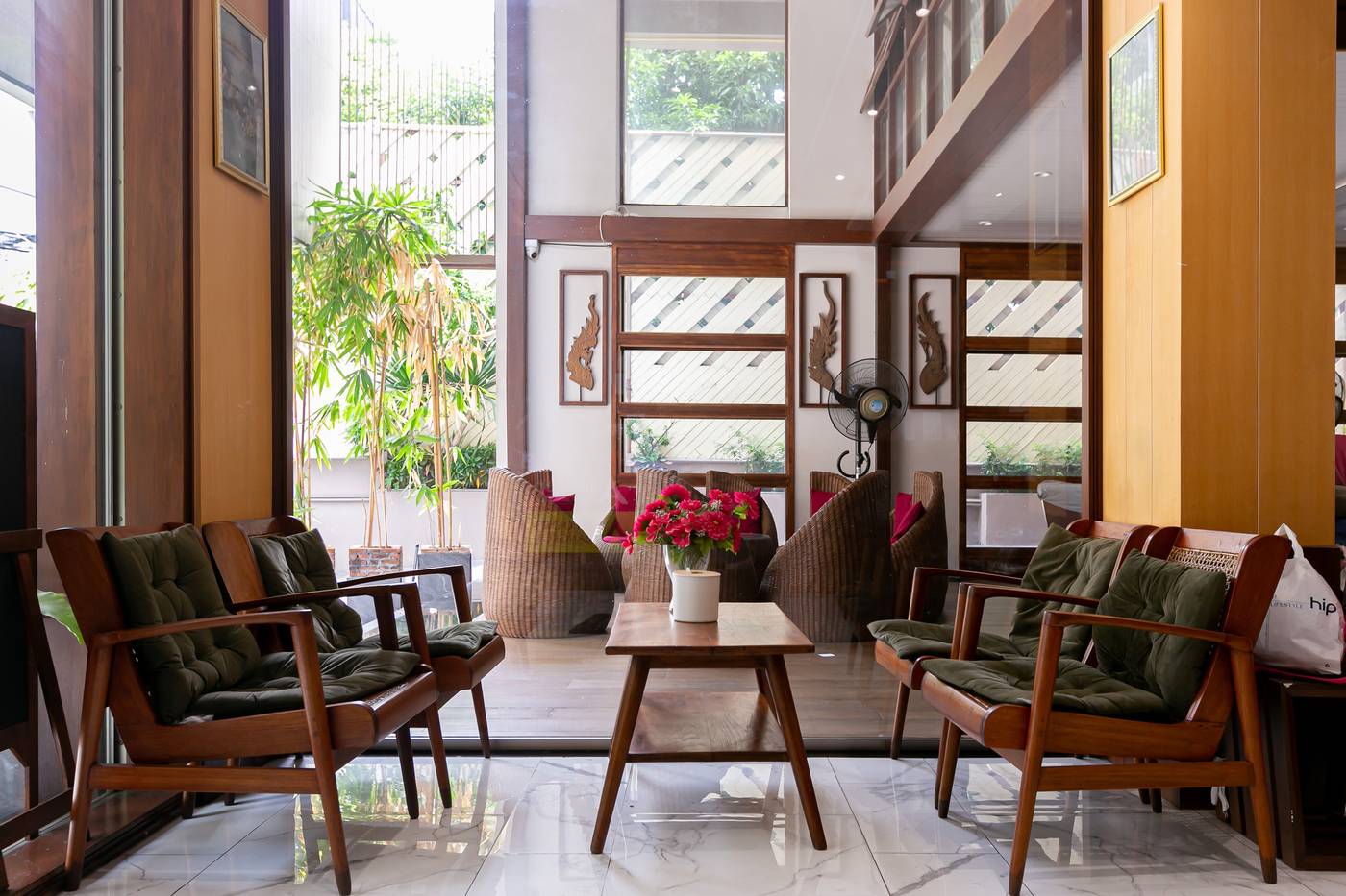 A-Sleep-Bangkok-Hotel-Sathorn-Lobby-2