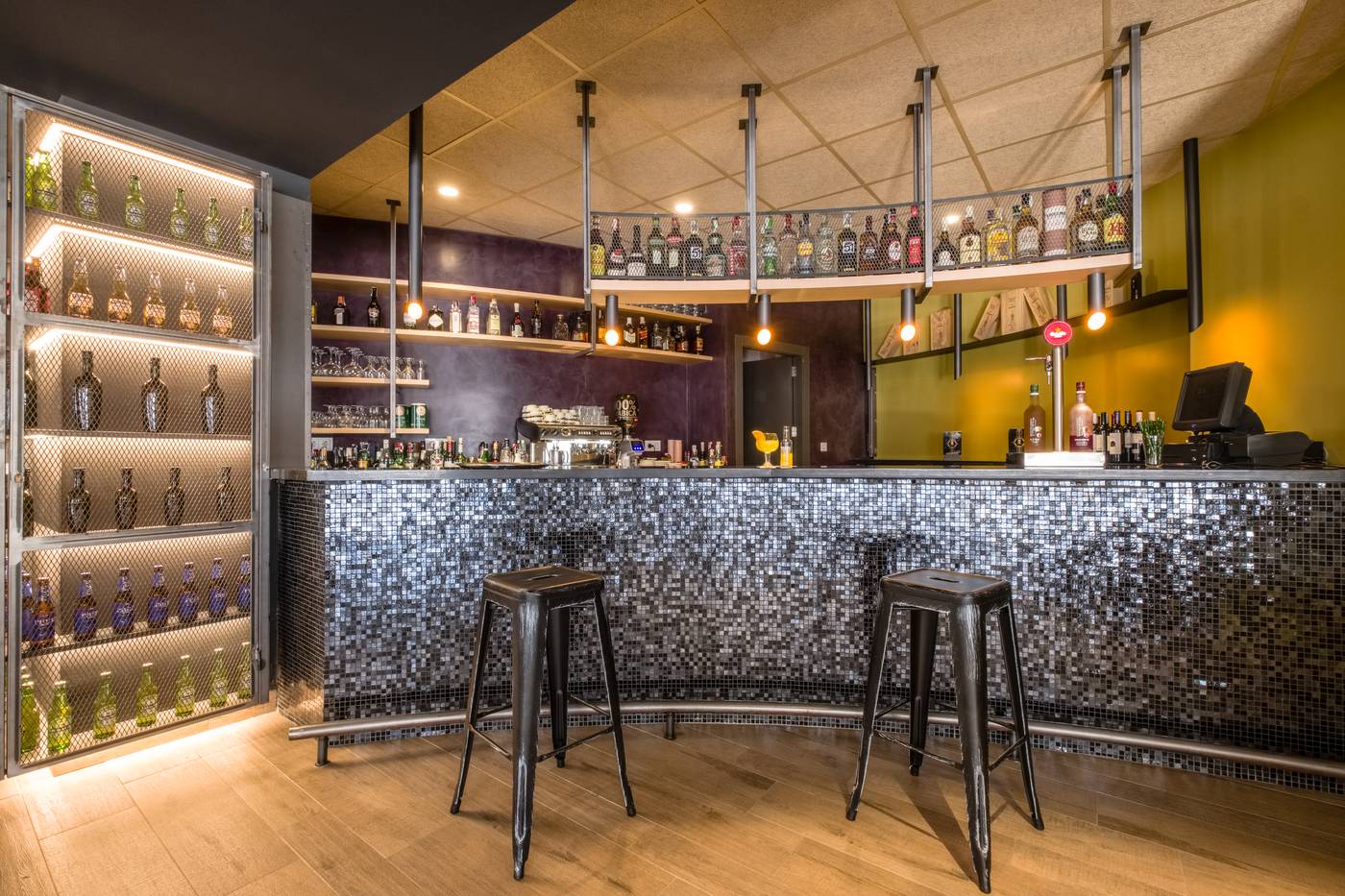 California-Apartments-III-Y-IV-Bar-36