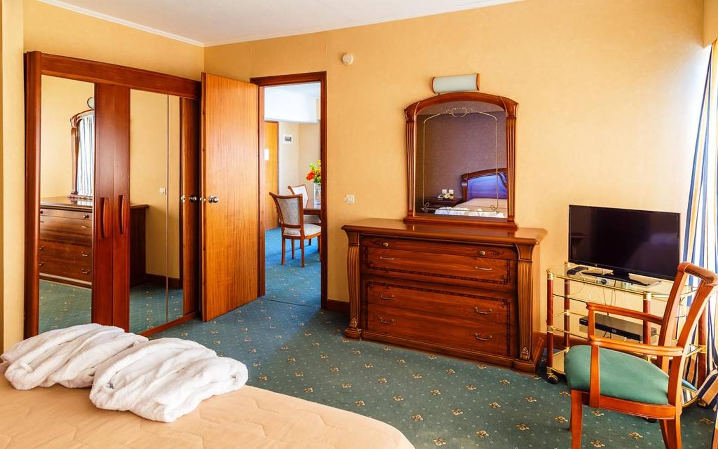 Dodeca-Sea-Resort-Room-32