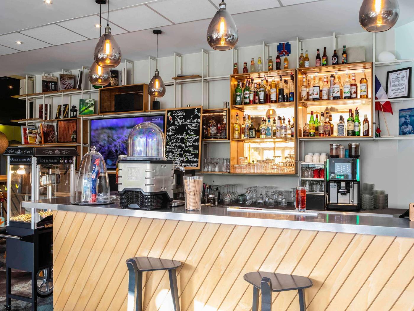 ibis-Styles-Paris-Bercy-Bar-18