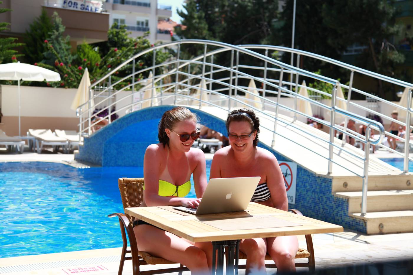 Elite-Orkide-Suite-Hotel-Pool-52