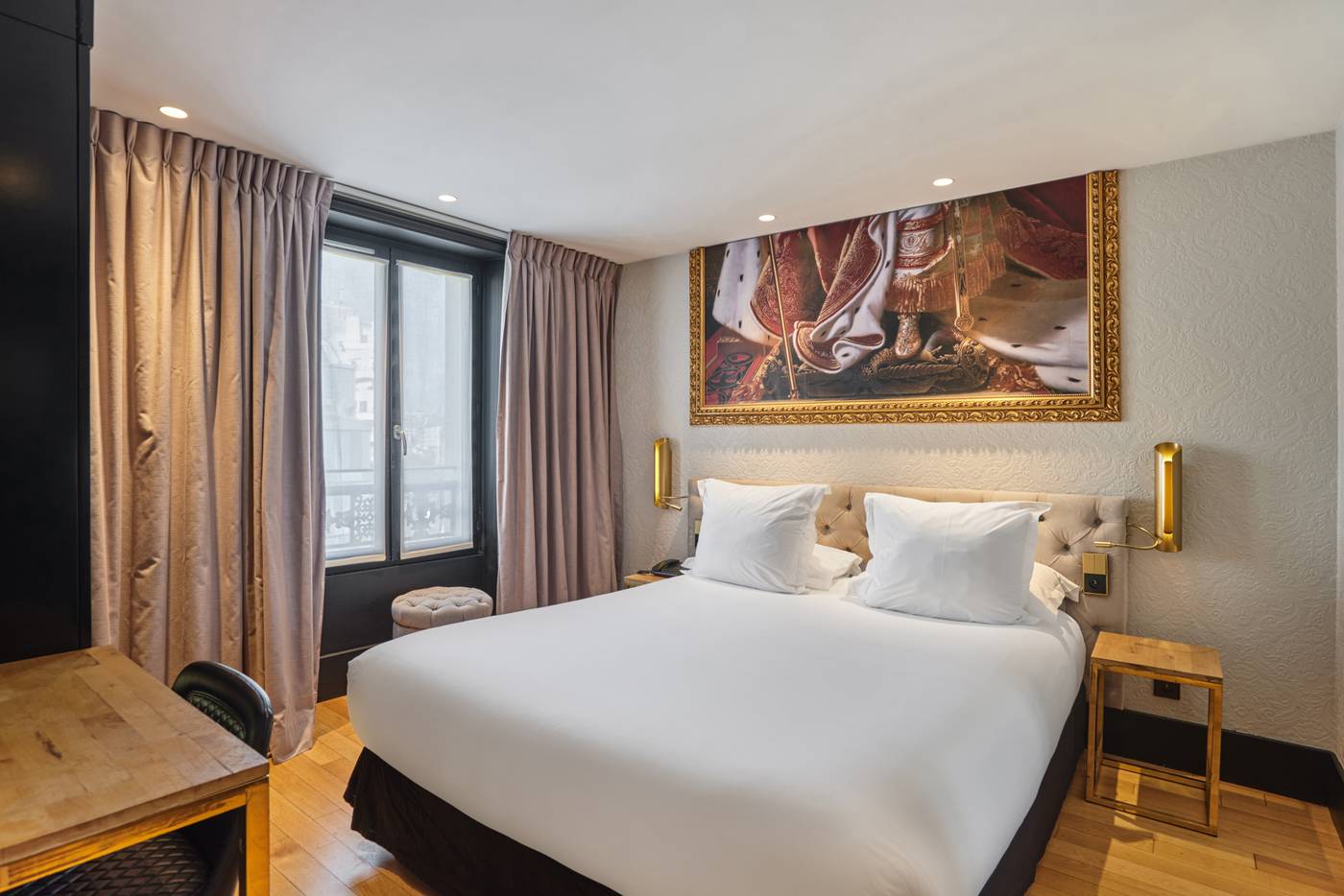 Hotel-Eiffel-Petit-Louvre-Room-11