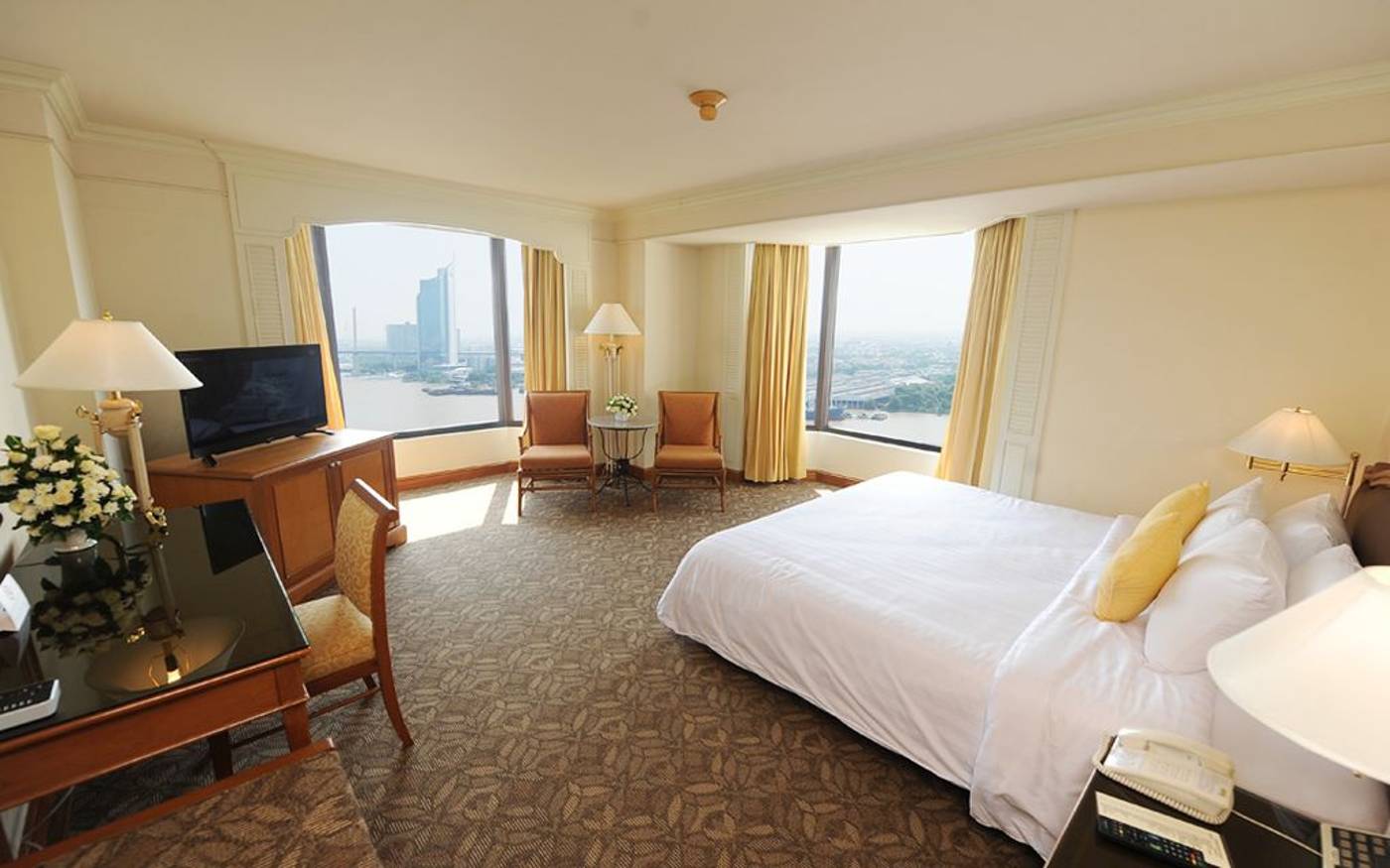 Montien-Riverside-Bangkok-Hotel-Room-12