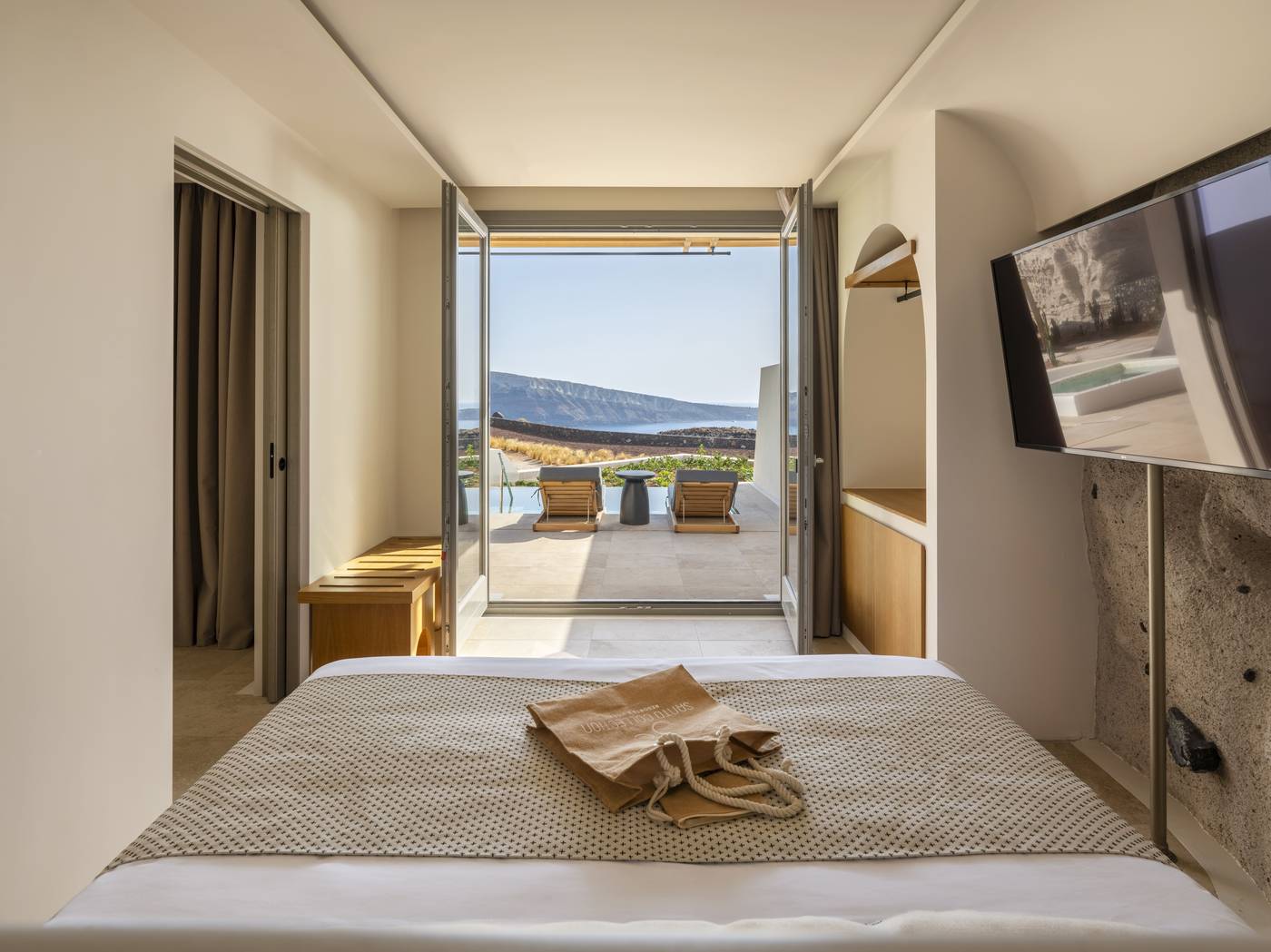 Santo Mine Oia Suites