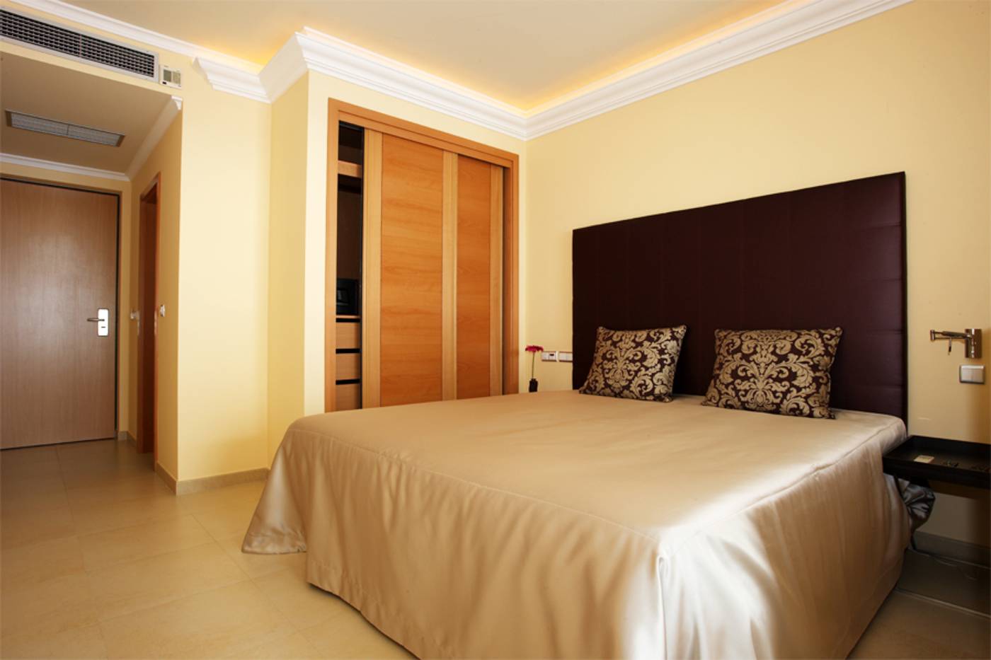 Hotel-Apartamentos-Baia-Brava-Room-11