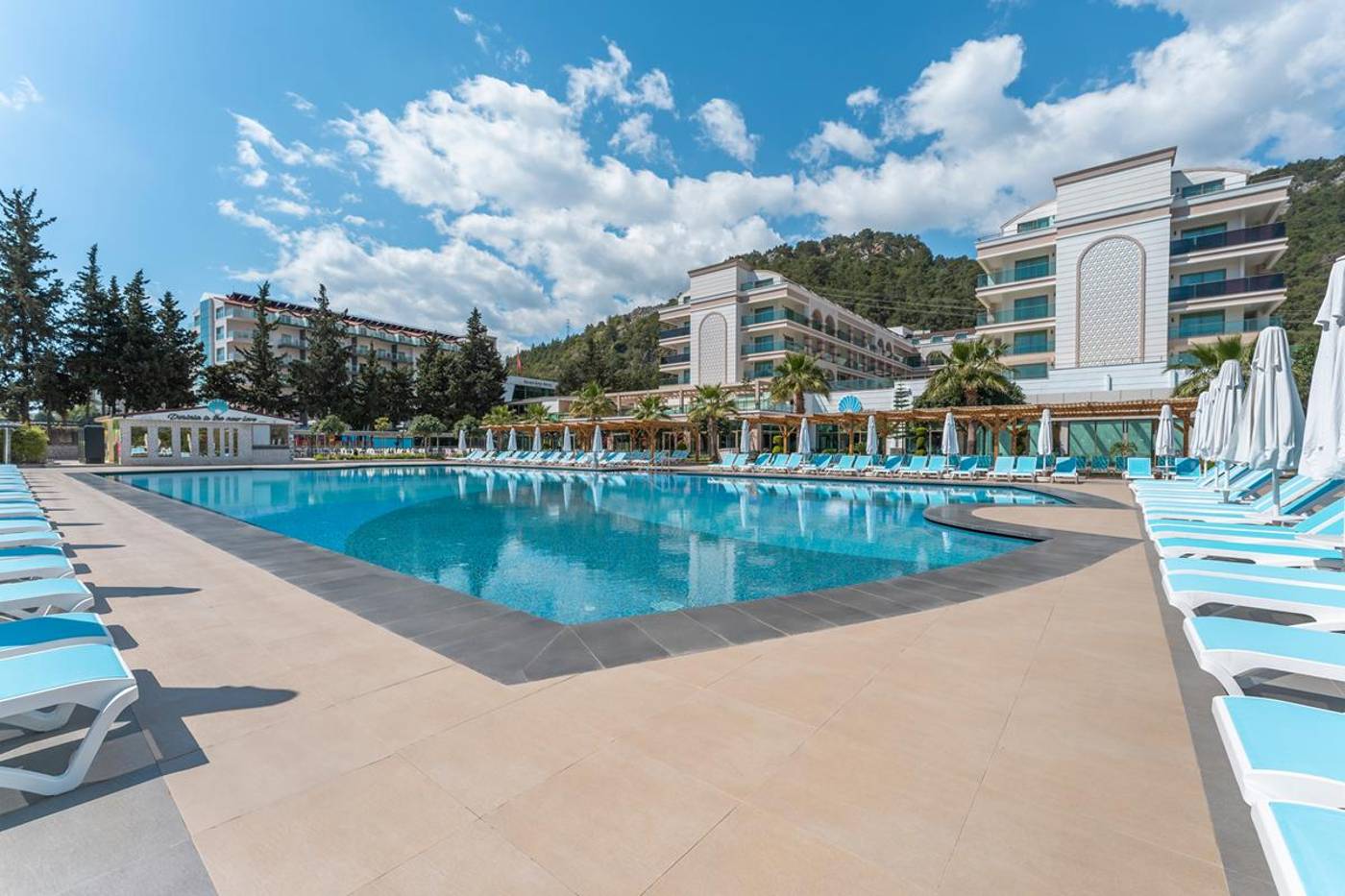 21.10.2025 dosinia_luxury_resort_main_pool_6