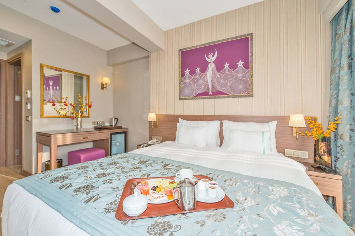 Taximist-Hotel-Room-8