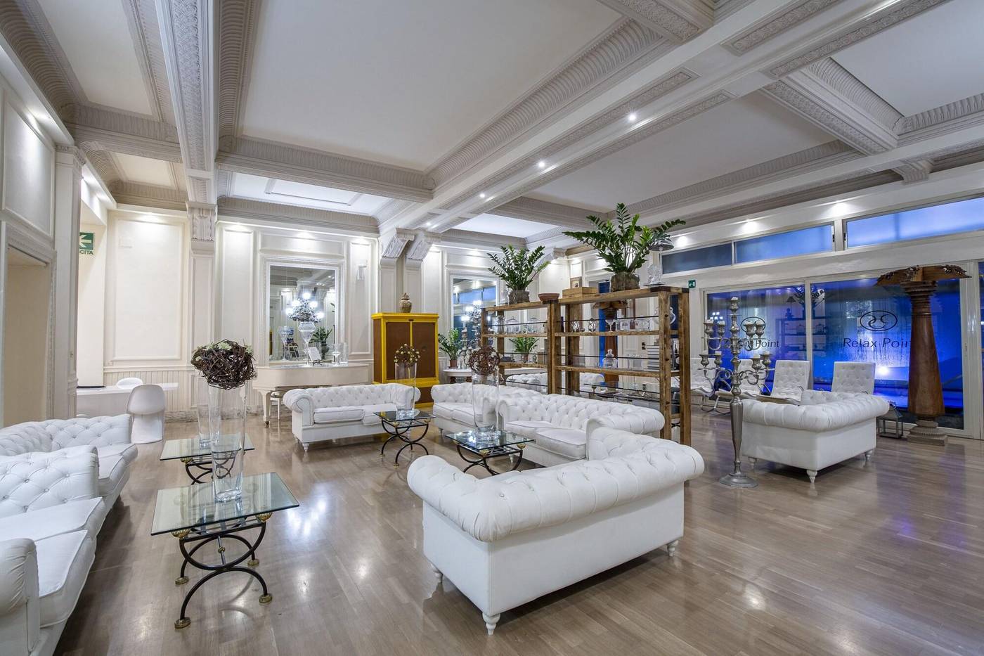 Columbia-Charming-Spa-Lobby-15