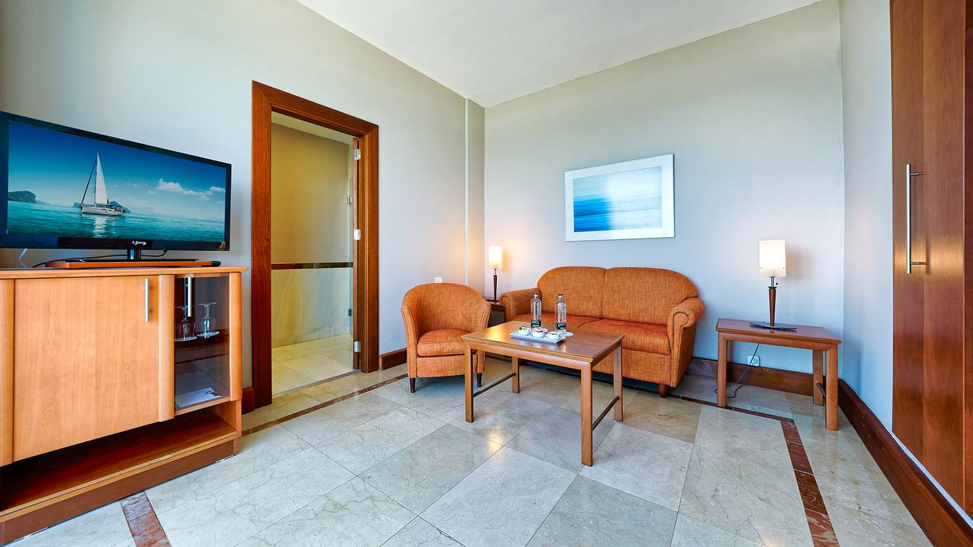 Bull-Reina-Isabel---Spa-Room-17