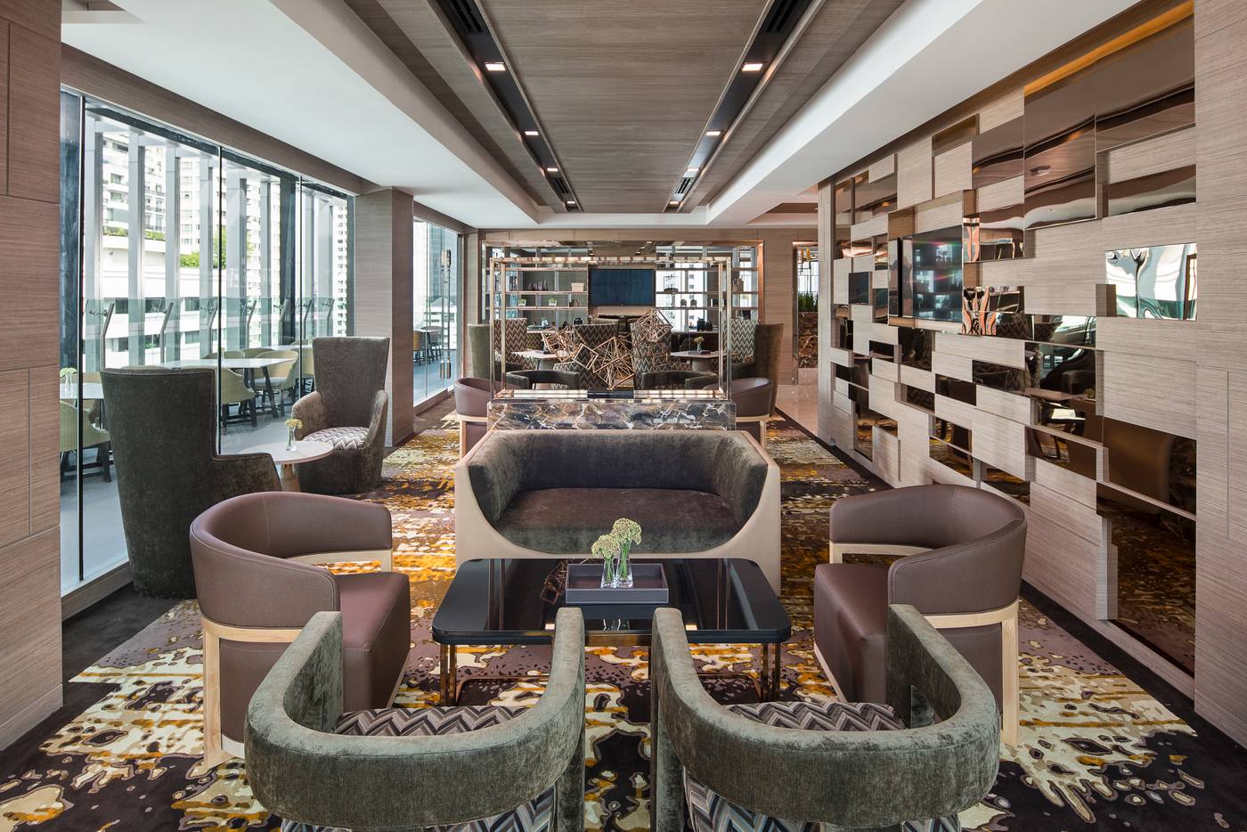 Solitaire-Bangkok-Sukhumvit-11-Bar-3