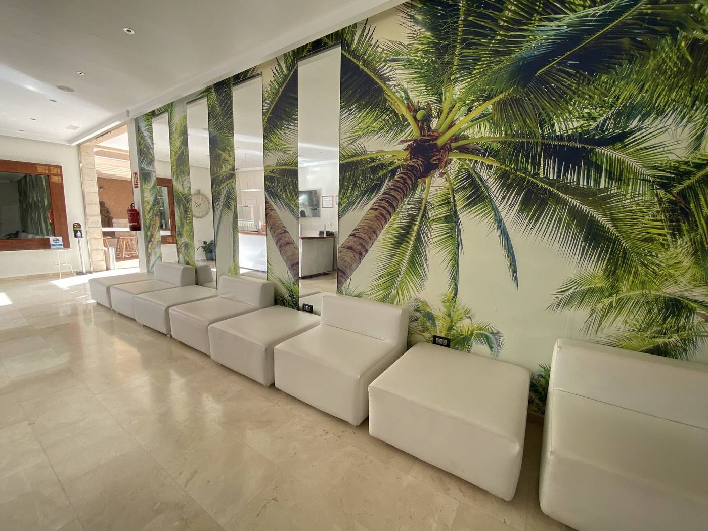 Parque-de-las-Americas-Lobby-30