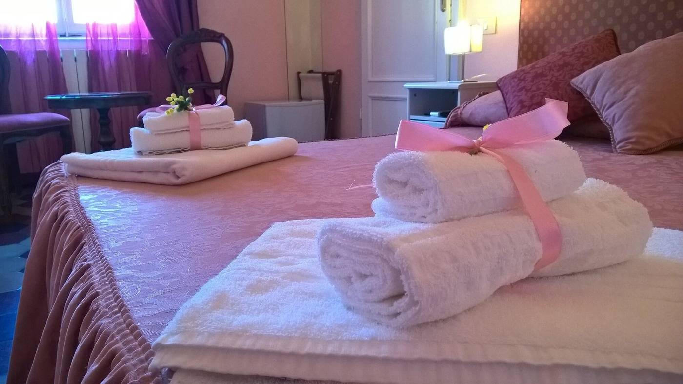 B---B-La-Mimosa-Room-21