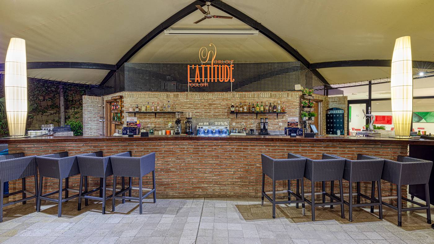 Senator-Banus---Adults-Recommended-Bar-36