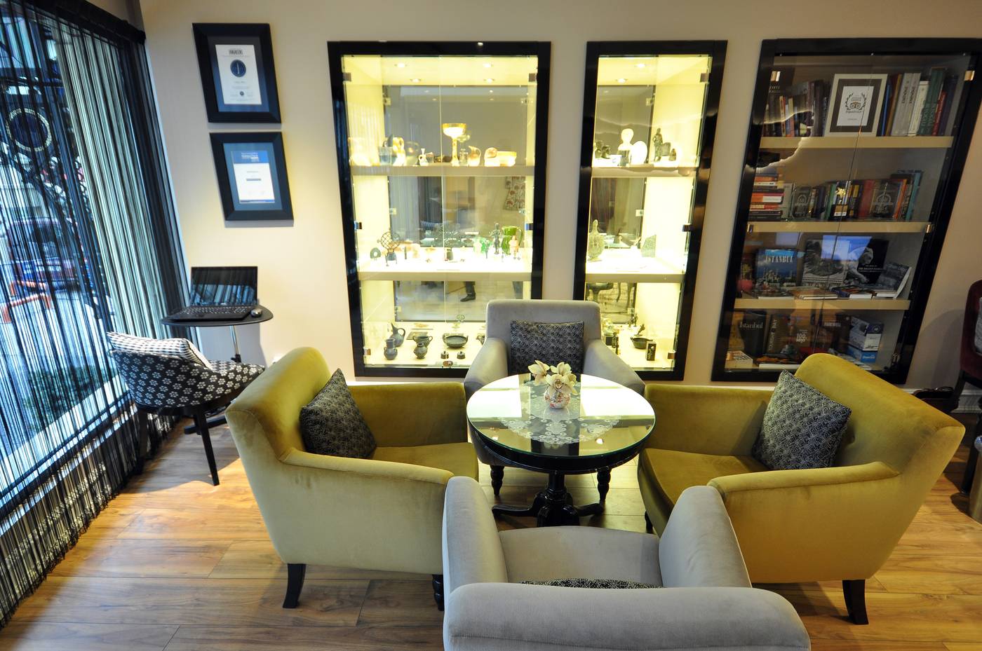 Neorion-Hotel-Lobby-11