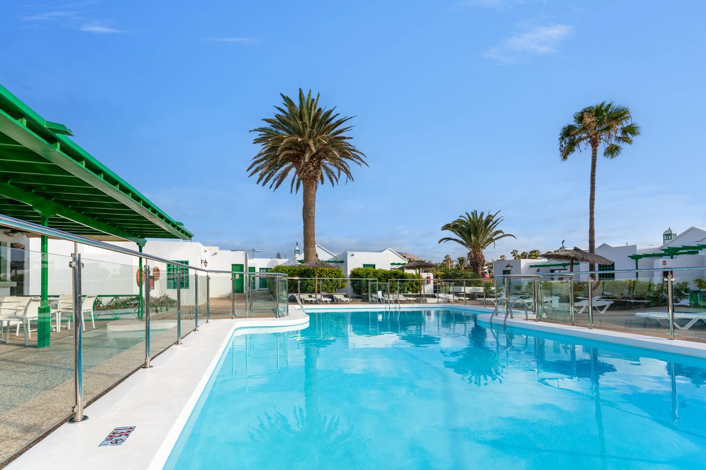 Apartamentos-LIVVO-Las-Gaviotas-Pool-3