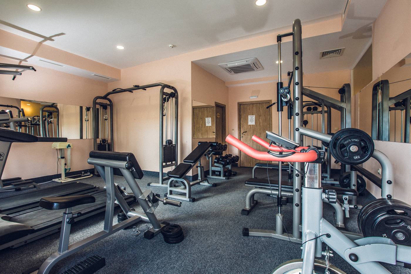 Avenue-Deluxe-Sports-and-Entertainment-24