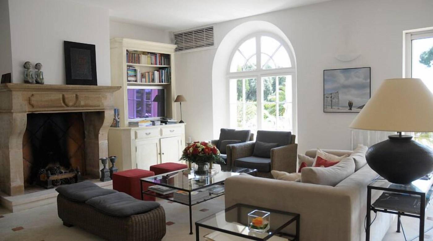 Hotel-Villa-Les-Rosiers-Lobby-28