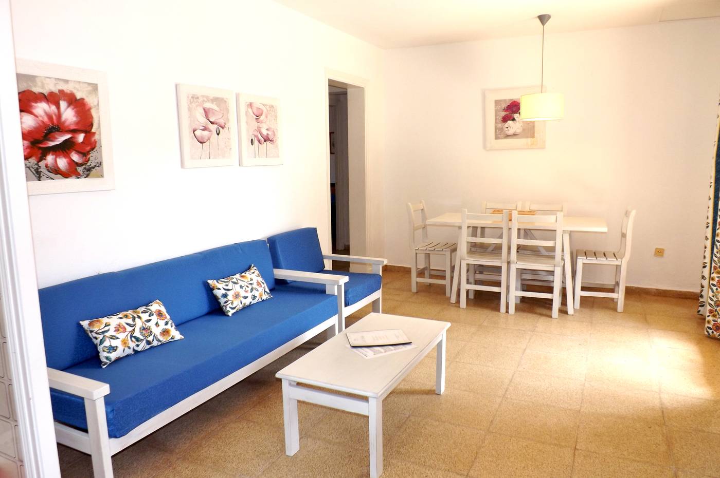 Nure-Cel-Blau-Room-34