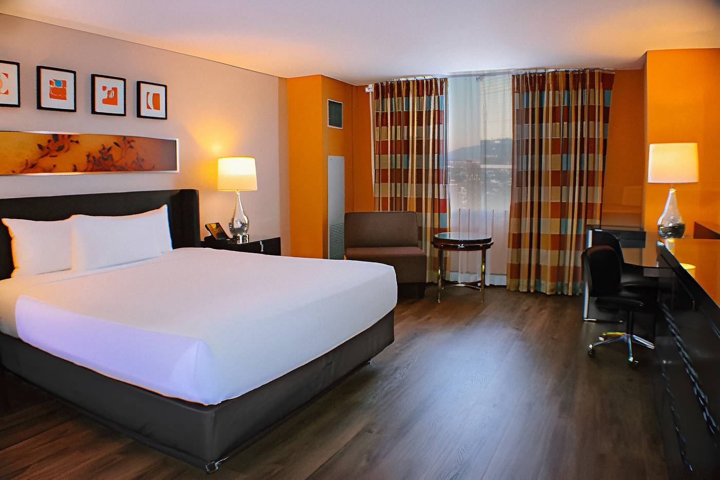 Circus-Circus-Las-Vegas-Hotel-Room-8