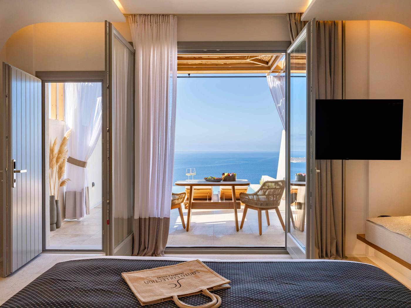 Santo Mine Oia Suites