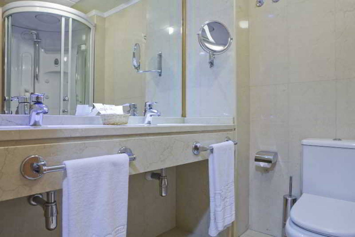 II-Castillas-Madrid-Room-13