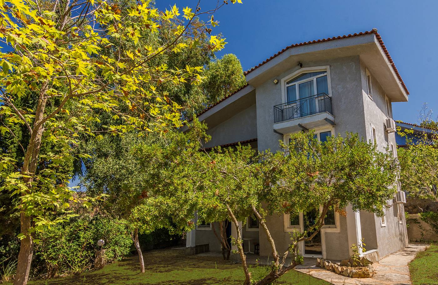 The-Small-Village-Room-7