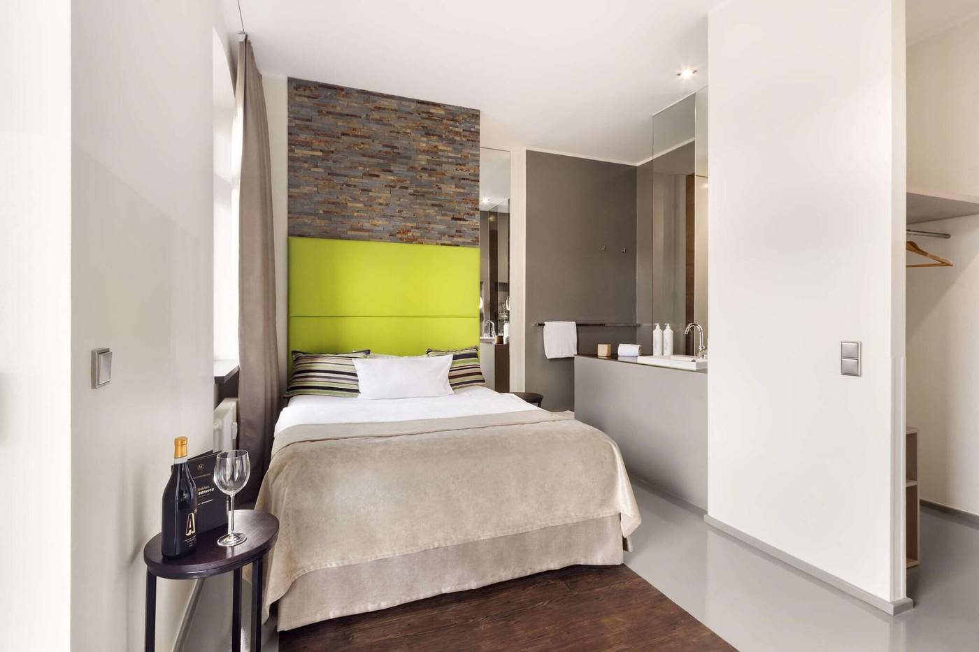 Lux-11-Berlin-Mitte-Room-22