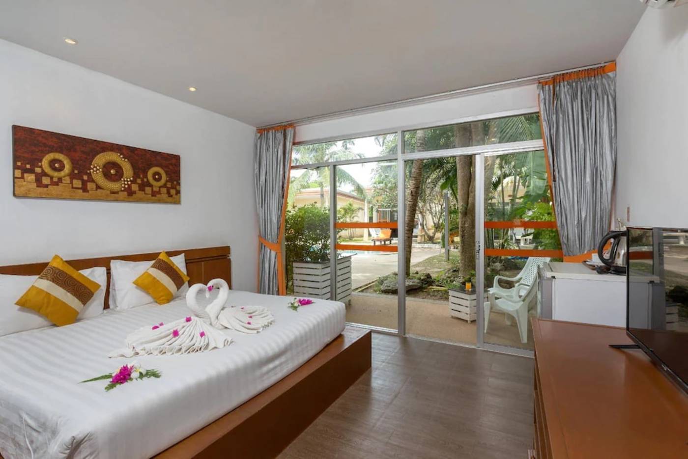 Phuket-Sea-Resort-SHA-by-ZUZU-Room-16