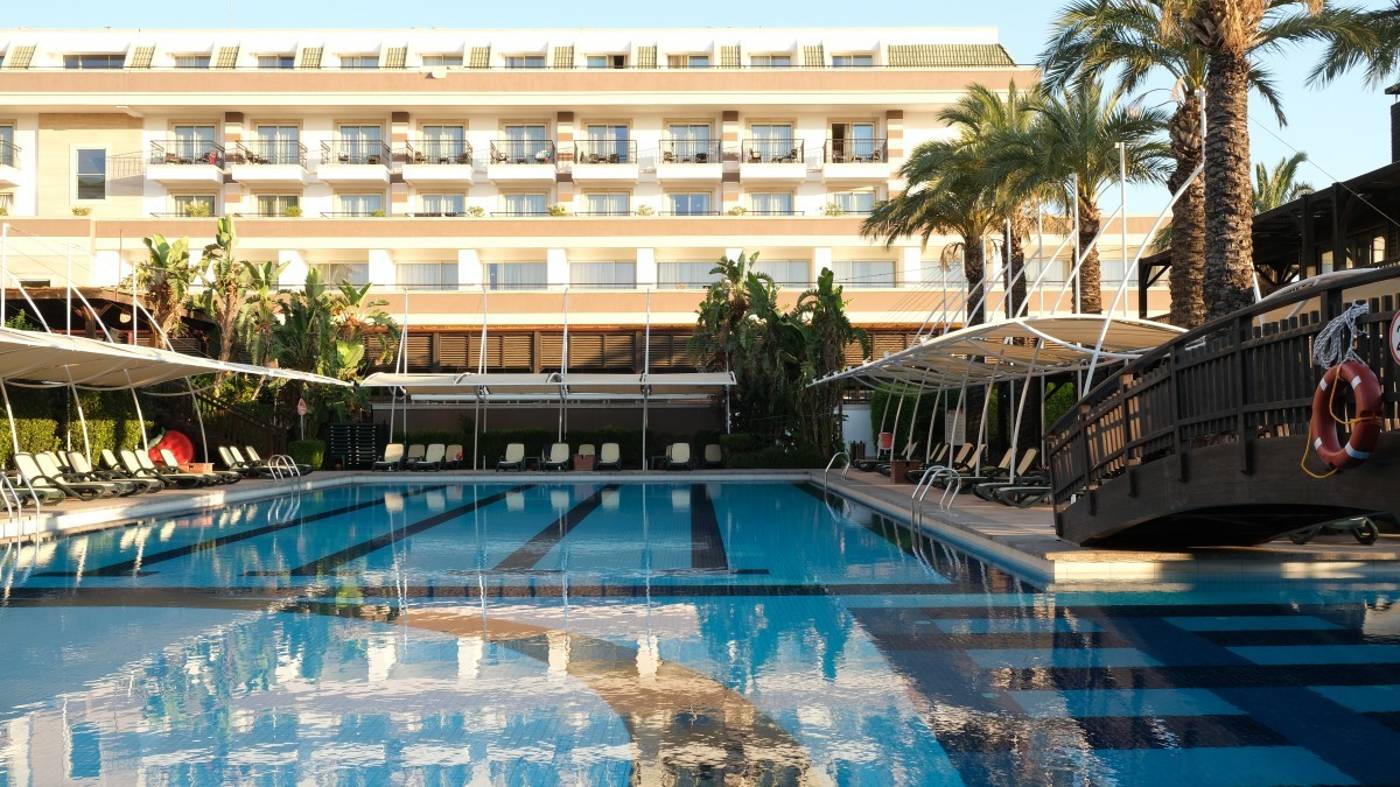 Crystal-Deluxe-Resort---Spa-Pool-7