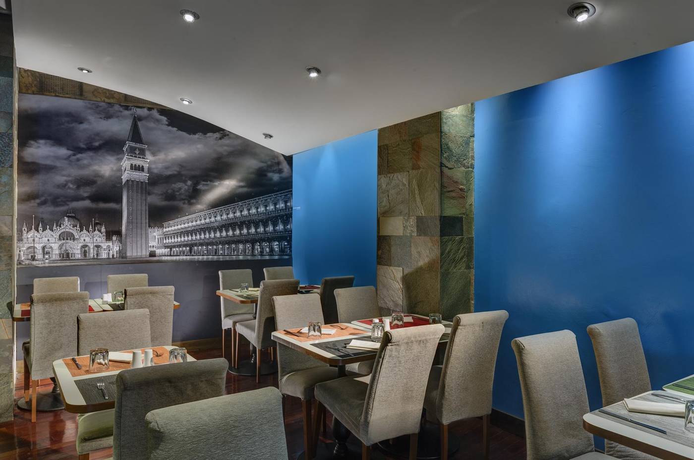 Plaza-Mestre-Restaurant-50