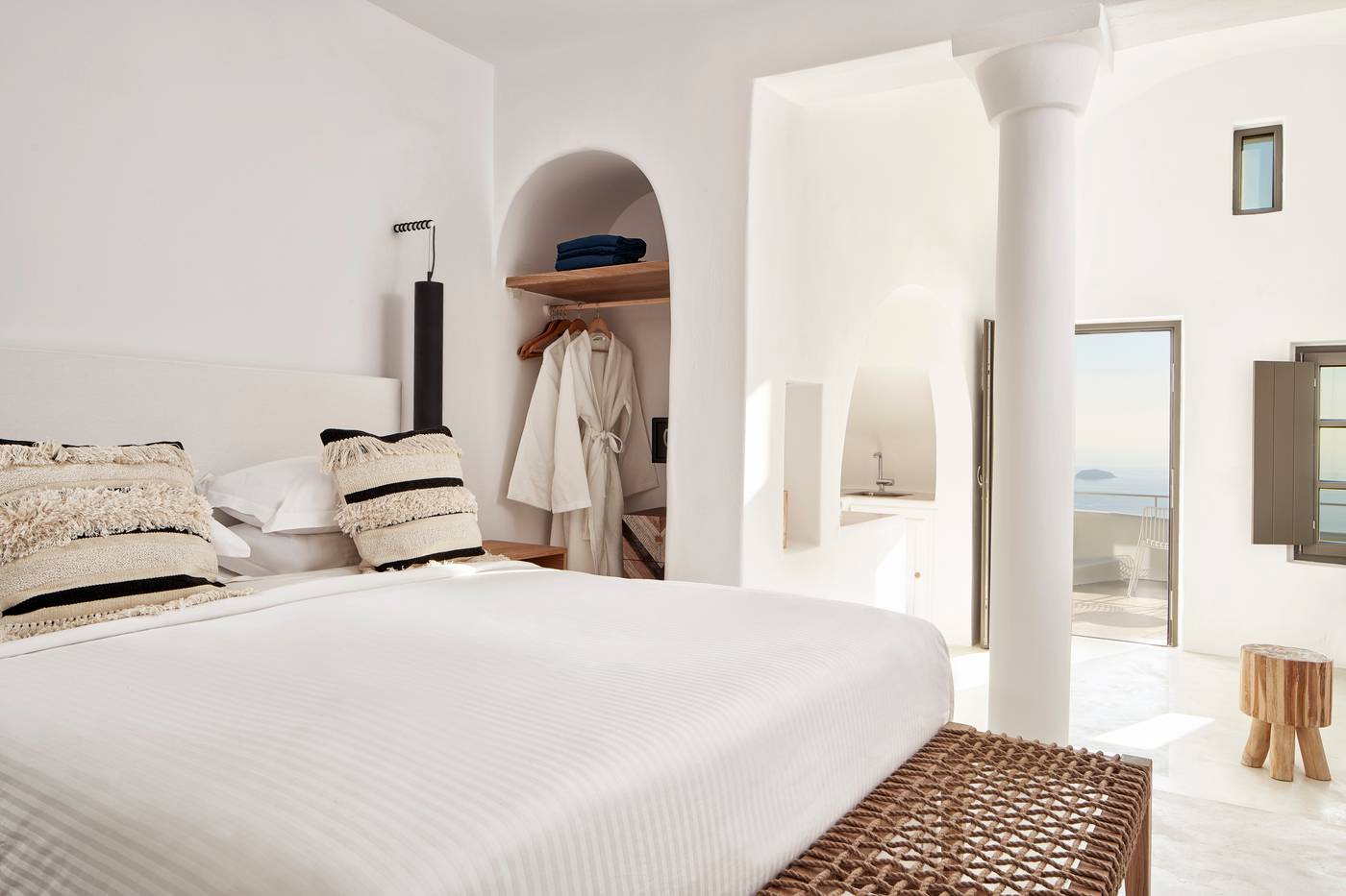 Heaven-s-Edge-Room-6