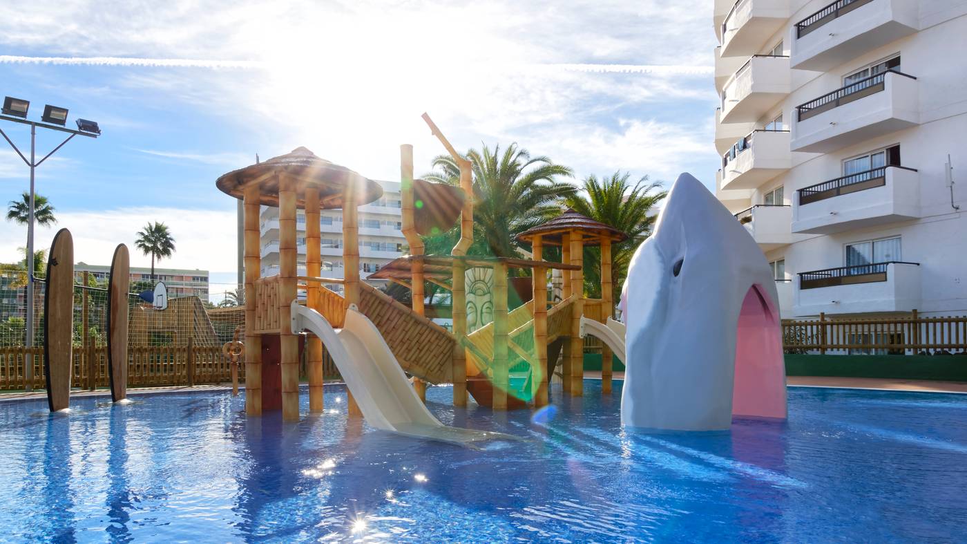 Servatur-Waikiki-Pool-66