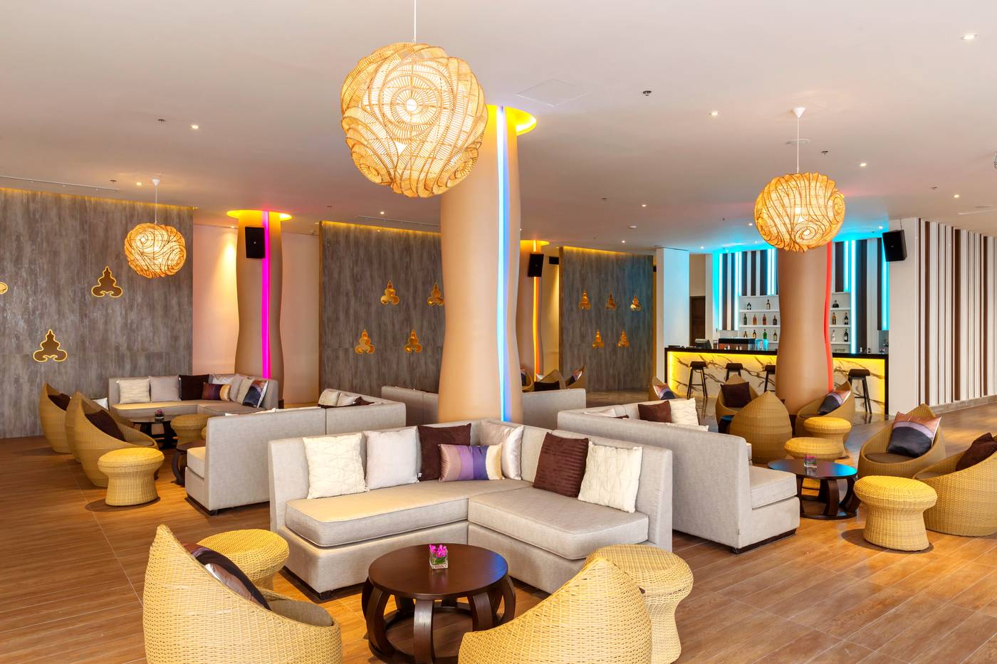 Grand-Mercure-Phuket-Patong-Bar-47