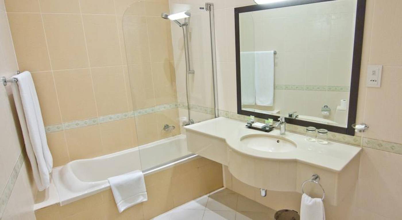 Al-Hamra-Village-Golf-Resort-Room-20