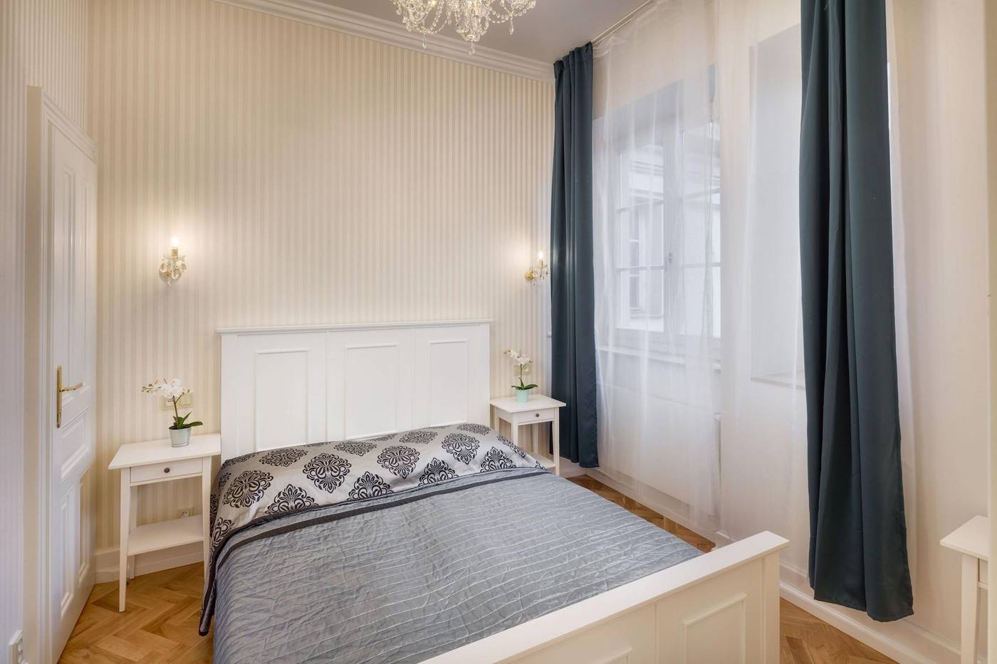 Old-Town-Square-Apartments-Room-11