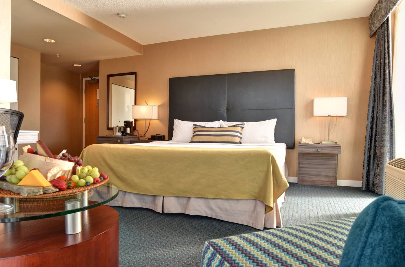 Executive-Plaza-Hotel-Conference-Centre-Coquitlam-BC-Room-27