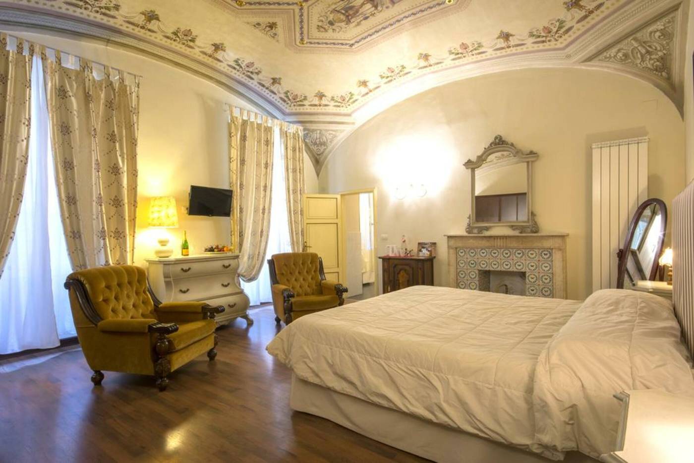 Palazzo-Bulgarini-Room-1