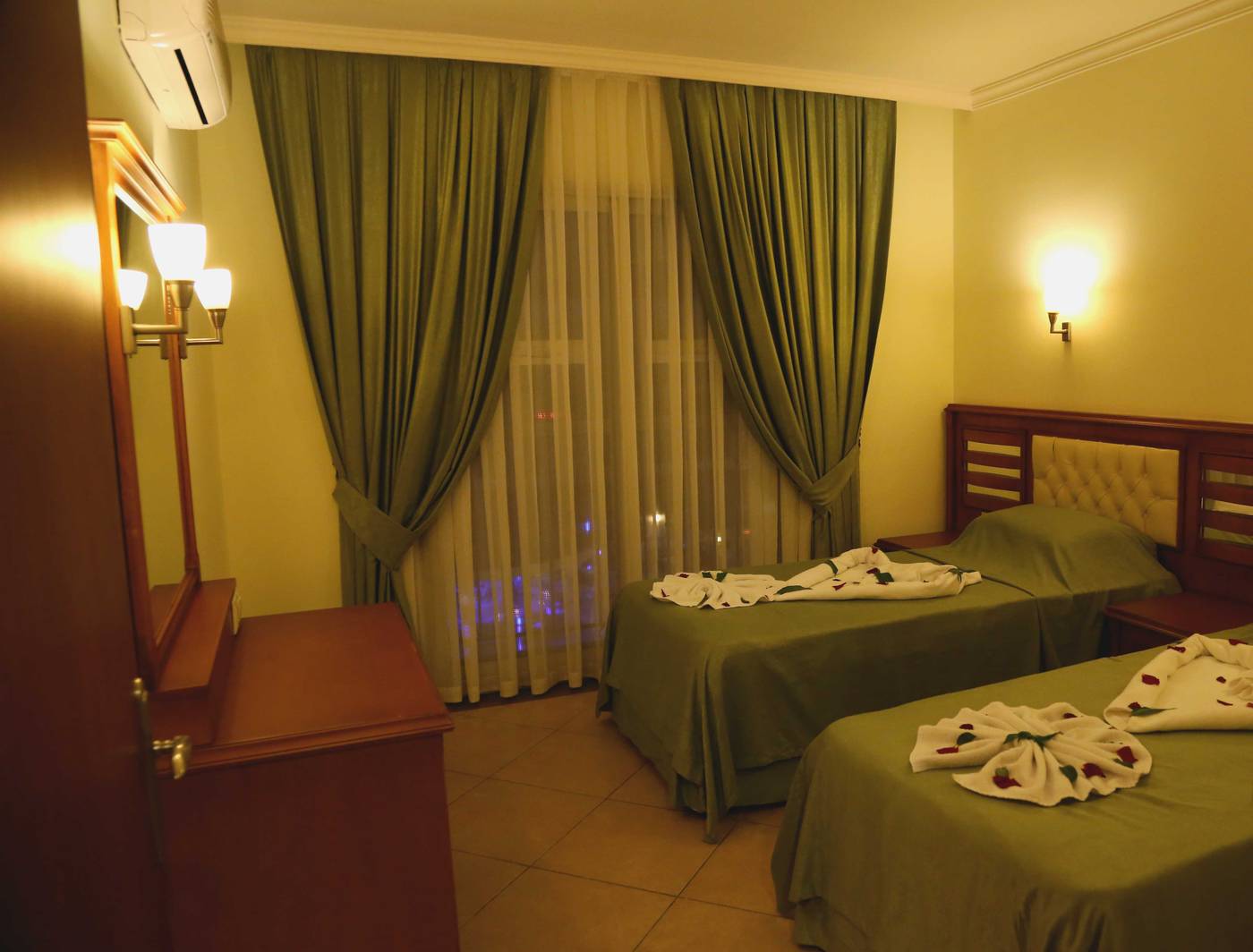 Club-Karakas-Room-52